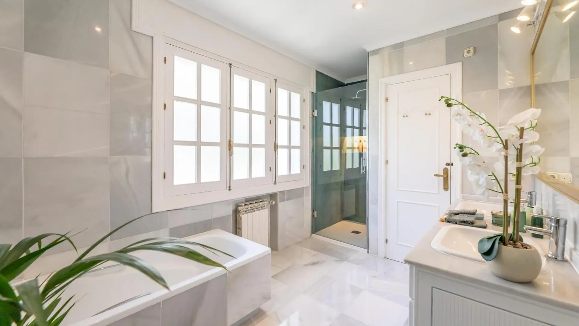 Bed and Breakfast Aurora Boutique House - Only Adults Marbella Bed & Breakfast