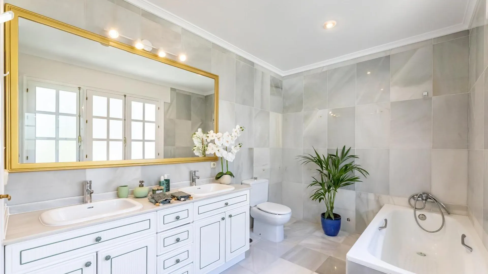 Aurora Boutique House - Only Adults Bed and Breakfast Marbella Spanje
